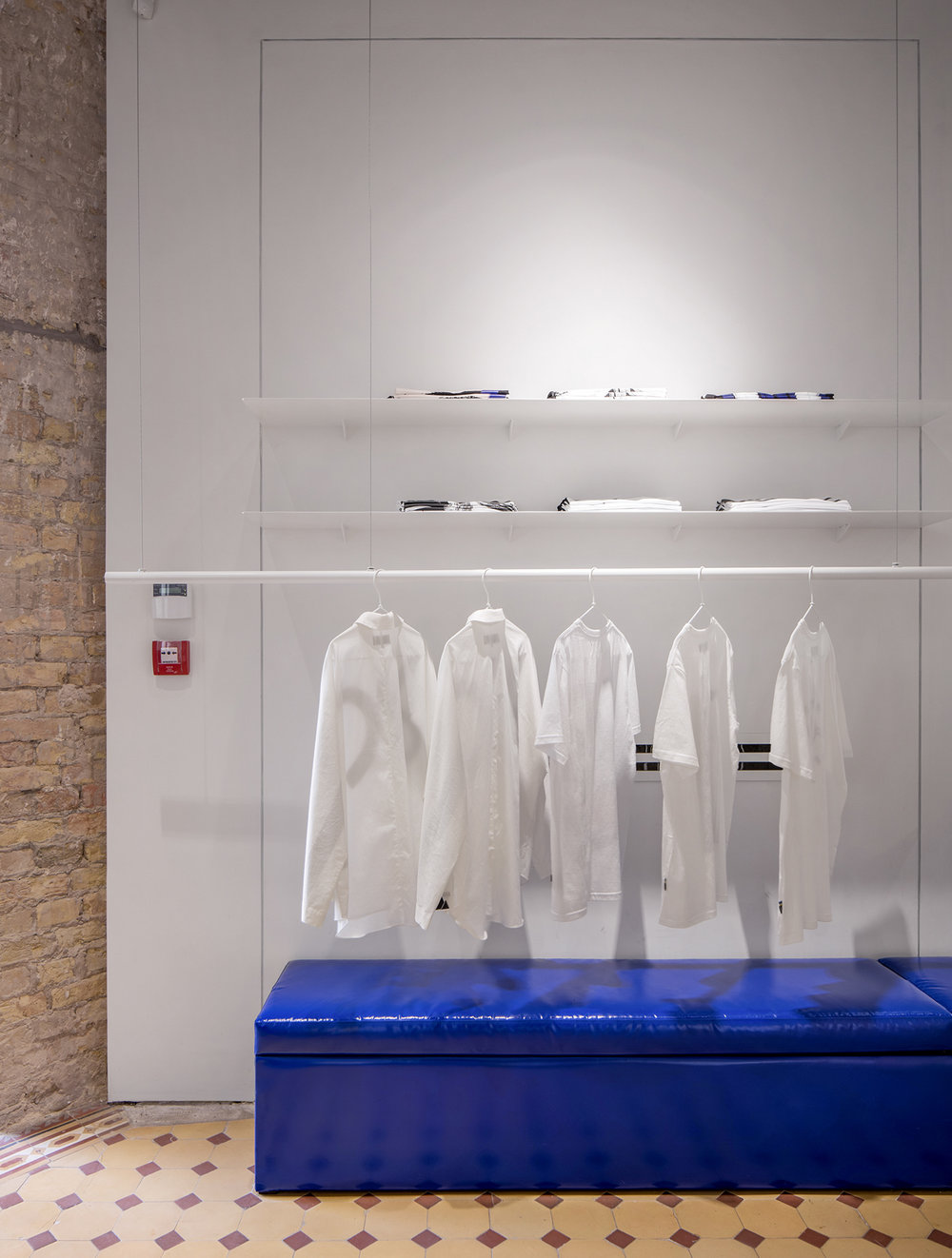 乌克兰基辅“辛迪加”裁缝店，旧建筑中的现代空间魔法-12