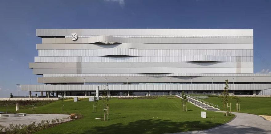 波光粼粼的多瑙河畔游泳馆,布达佩斯 Duna Arena-27