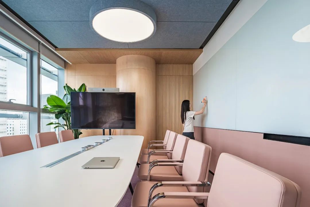 云码智能:流线型几何办丨中国广州丨冠臣设计-19