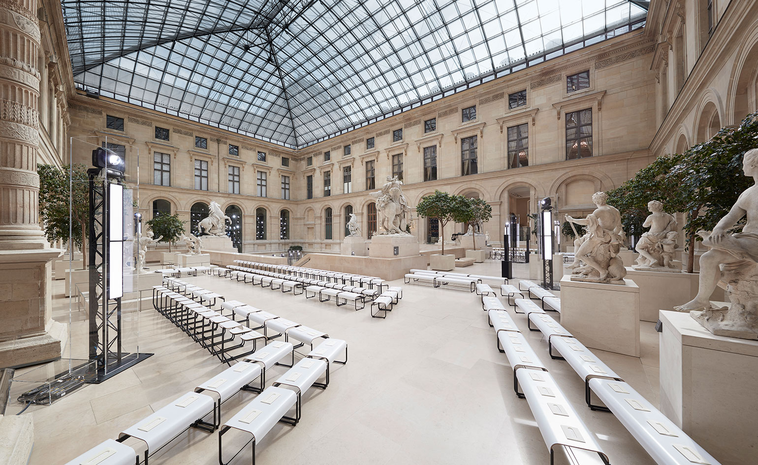 louis vuitton takes a trip to the louvre for aw 2017 womenswear-5