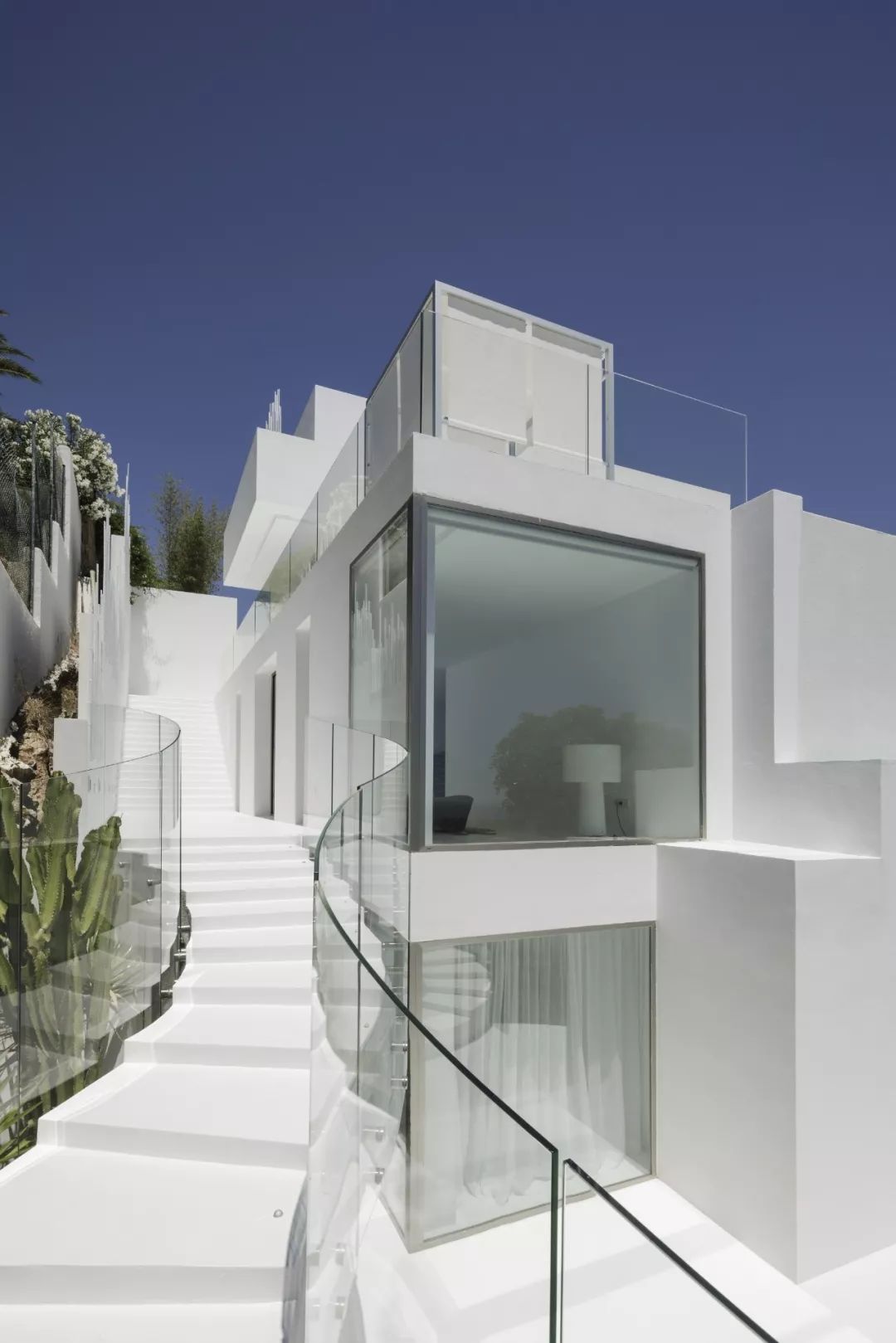 地中海风情的 Villa Mediterraneo | 几何结构与自然景观的完美融合-14