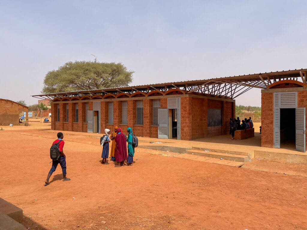 Collège Amadou Hampaté Bâ 学校改造项目丨尼日利亚丨未明确提及（一家专注为贫困社区创造解决方案的人道主义建筑公司）-18