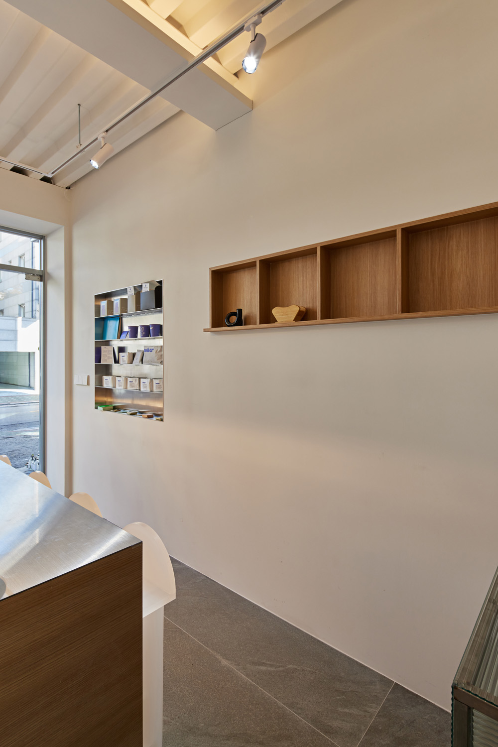 白色与木质 | 11 层奢华公寓的精致内饰-7