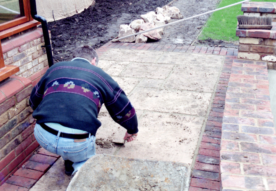 自然石材露台及娱乐区建设-11