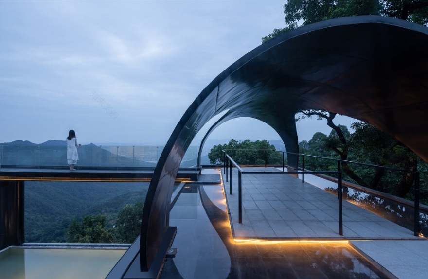 重庆南山“塔可夫斯基式”住宅 | 雾中桥梁的魔幻建筑体验-32
