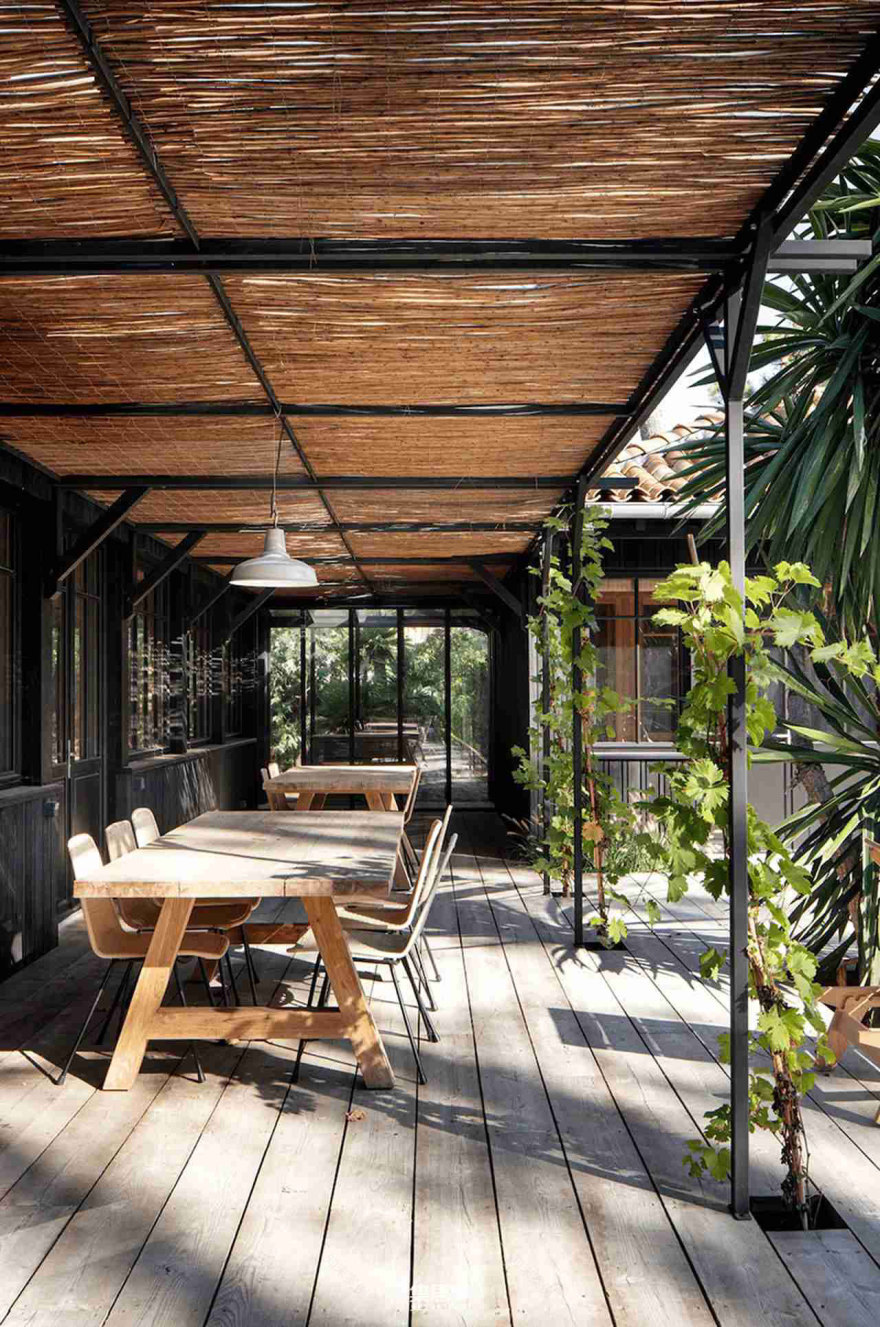 蔚蓝海岸上的木制别墅丨法国-19