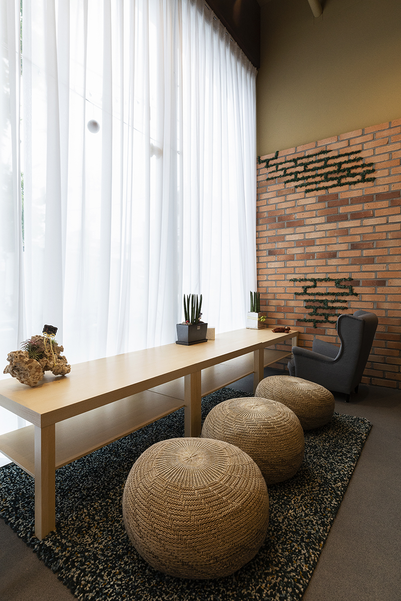 温暖宜人的 24 平米咖啡厅设计-9