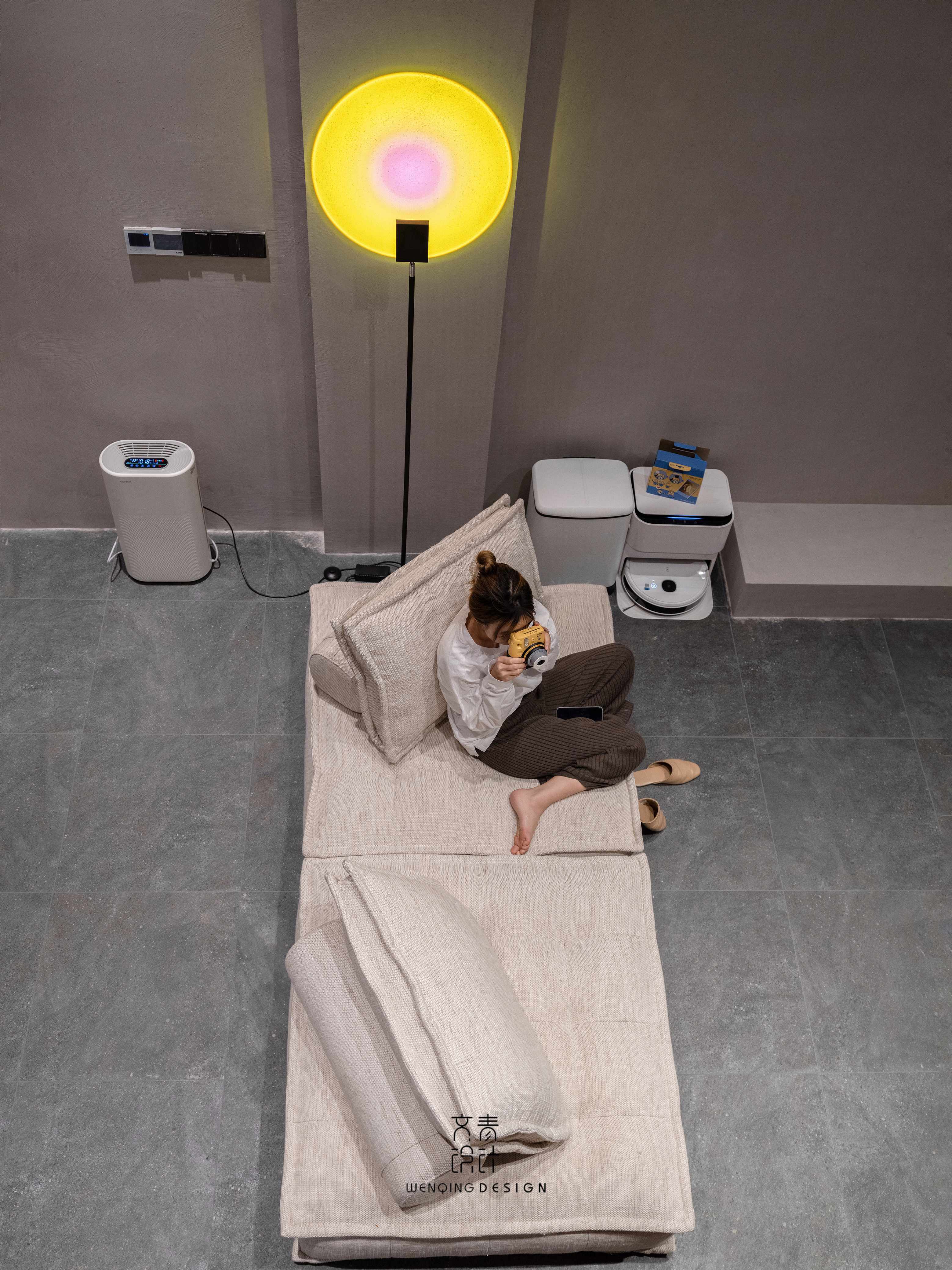 极简主义下的多彩地下室设计-55