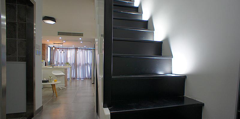 北欧简约风小户型设计 | 原木色与白色文化石的完美搭配-9