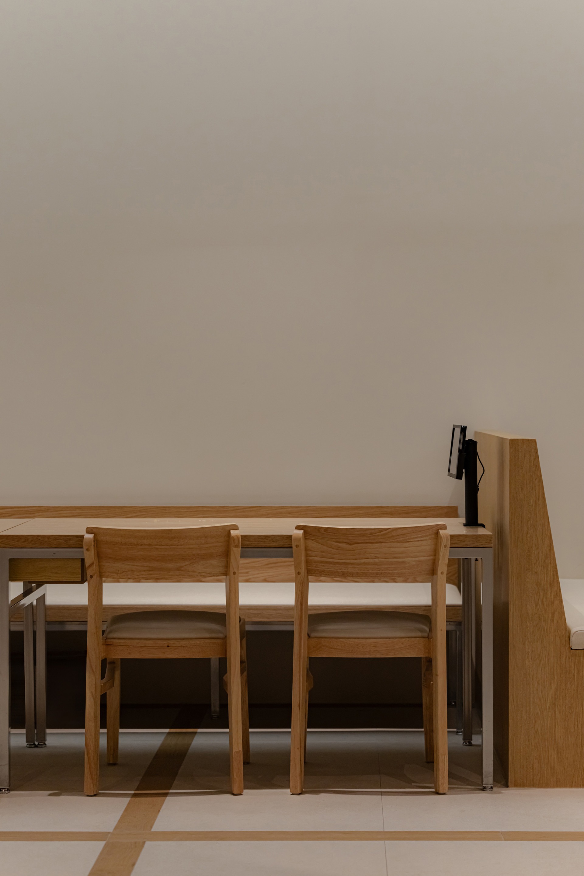 由于Kitsunetei可能是一个特定的名称（如店铺名、人名等），没有通用的对应翻译，无法进行准确翻译 丨Docent Design-11