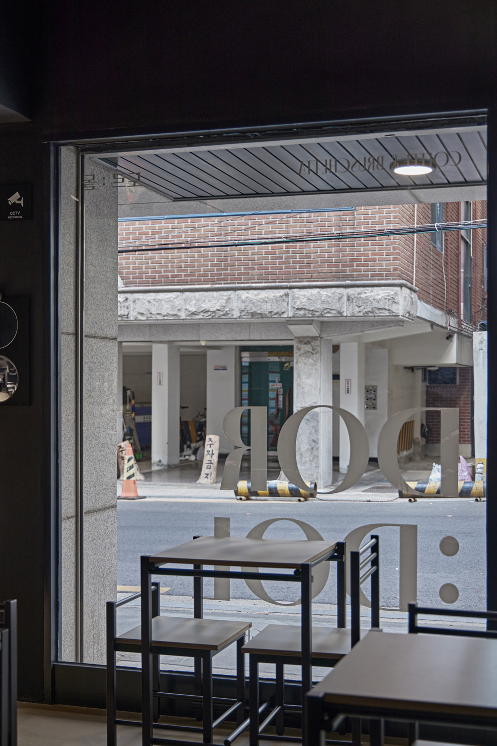 11 平卡普蒂尔，高级黑打造精致室内空间-16