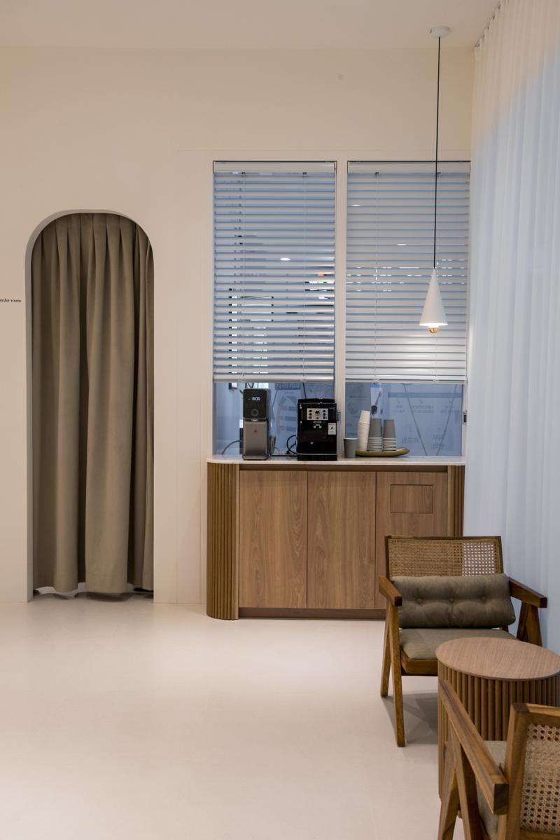 简约现代 43 平米美容诊所设计-7