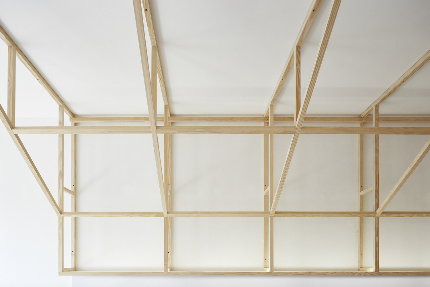 Glam Space Bruno Dias 打造阴郁黑暗女性配饰商店-29