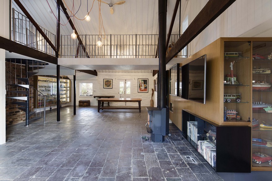 Modern Glass Extension Upgrading Mud Brick House in Victoria-31