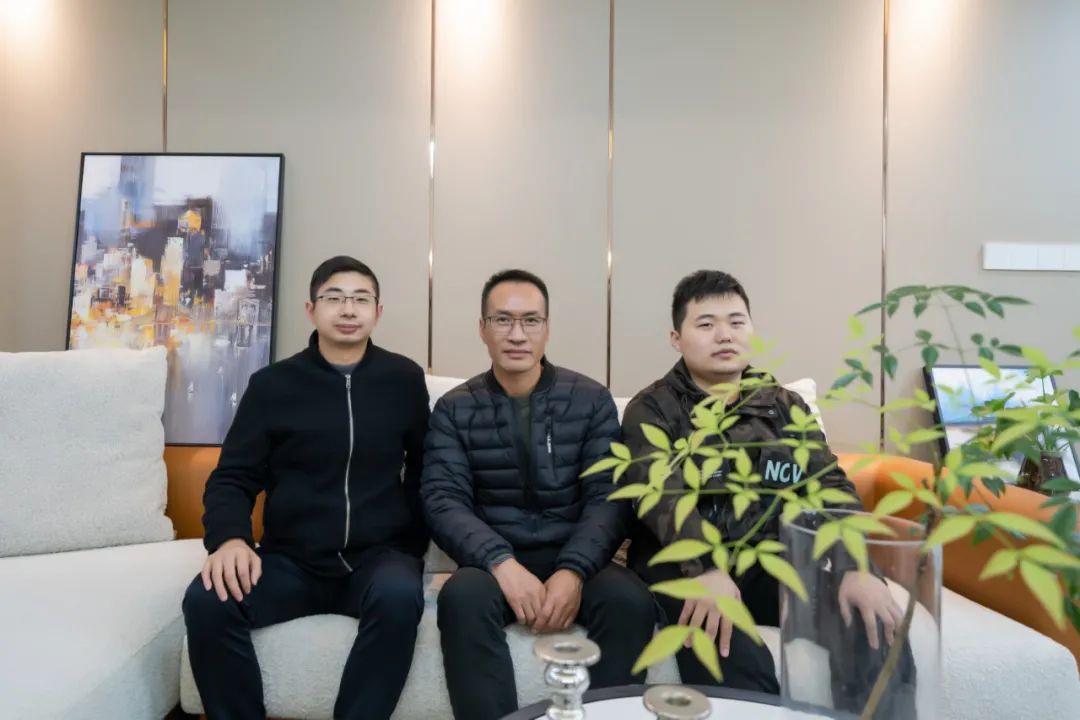 75㎡现代简约欧式风,幸福小镇明丰绿都的温馨之家丨中国上海丨韦军,汤陈成-3