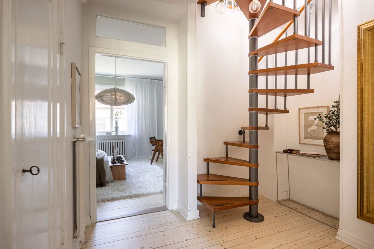 巧妙的屋顶窗 | 瑞典斯德哥尔摩公寓的独特设计-13