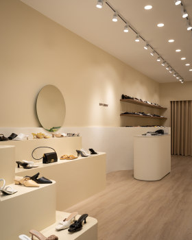 Nov·Muse Store 室内翻新丨Chép Interior Studio