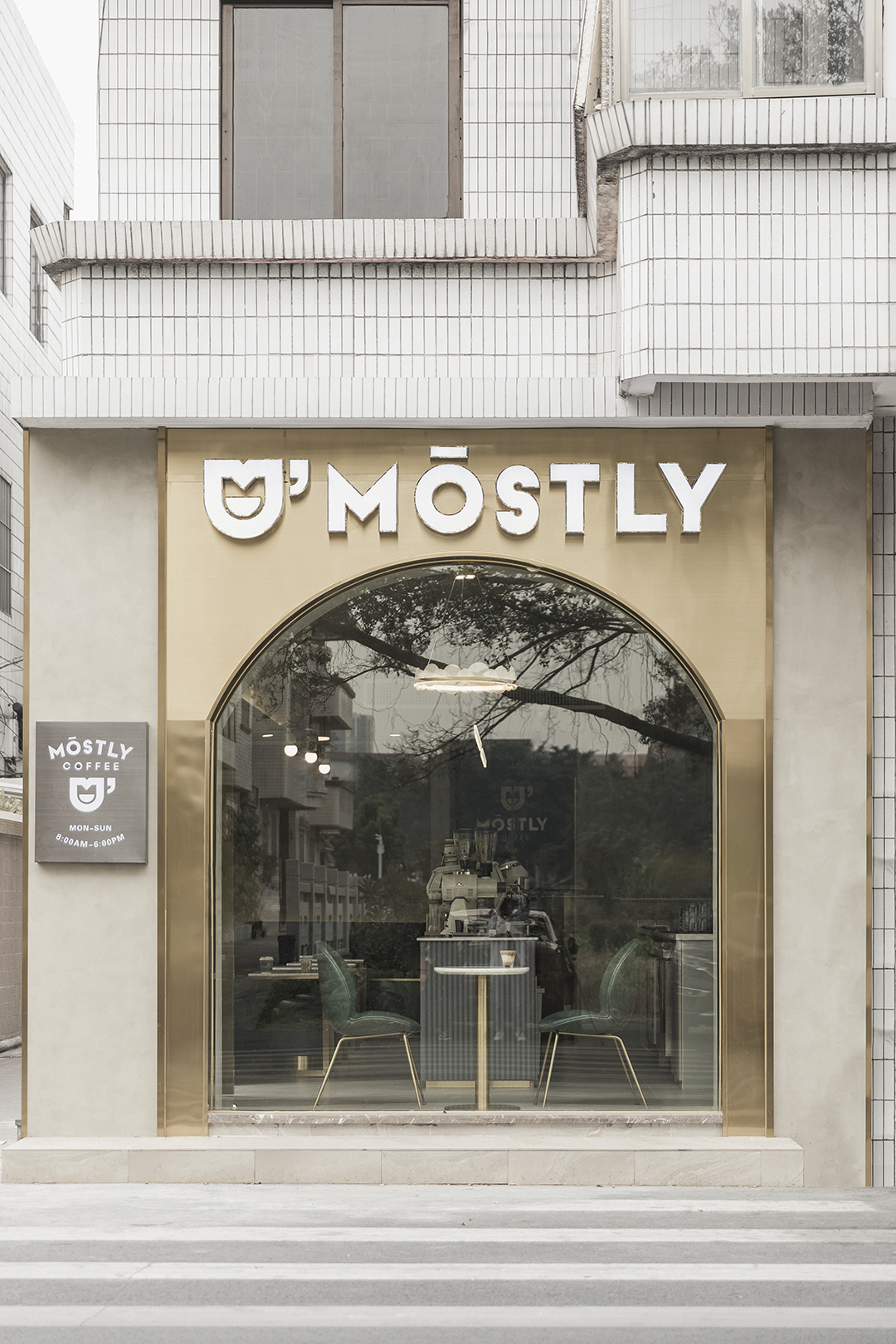 佛山Mostly Cafe | 灰盒子里的洞穴空间-16