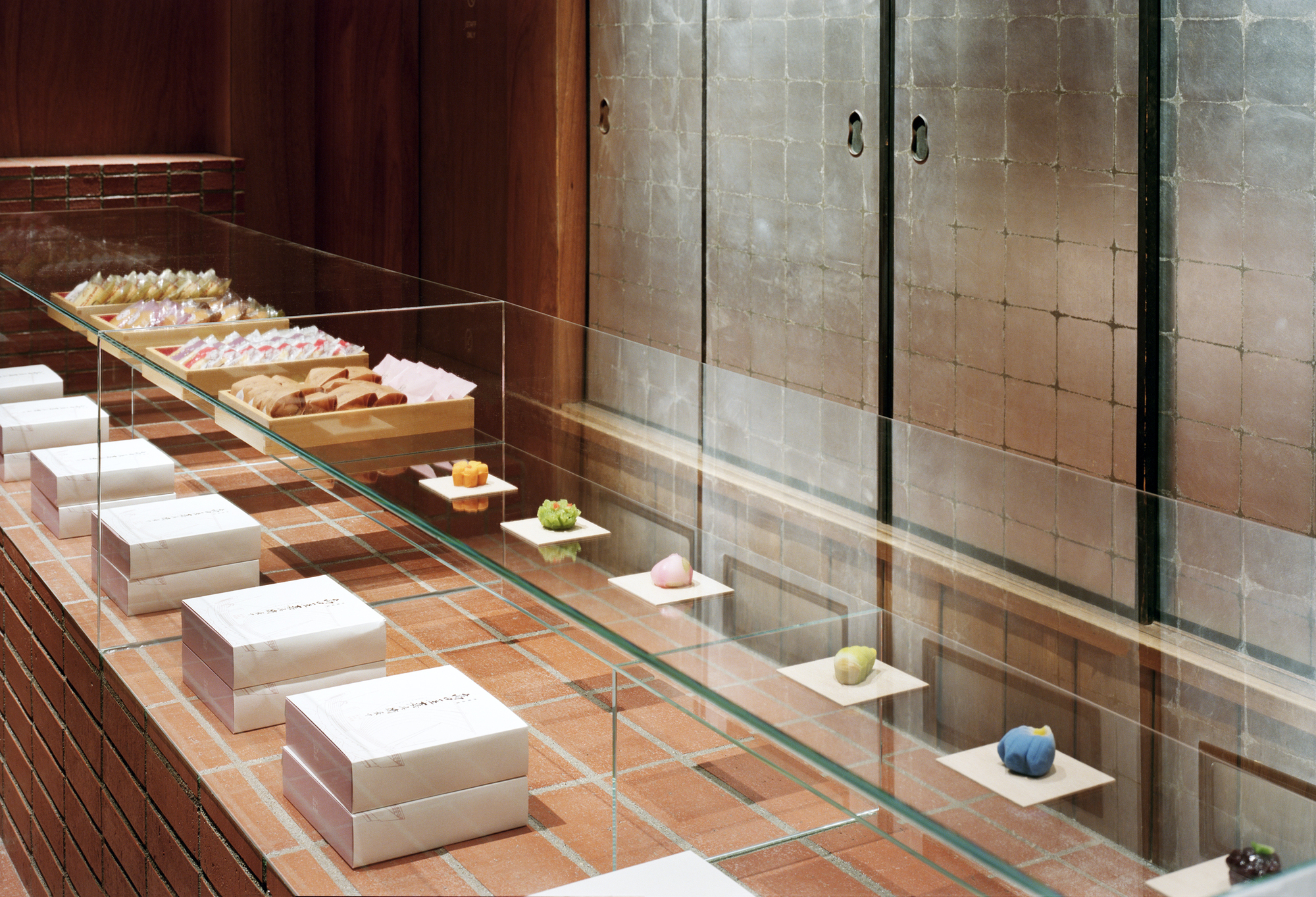 穿越時空的甜蜜滋味：長坂常改造函館百年老店「千秋庵總本家」，紅磚咖啡館的日西合璧 | FAM-29