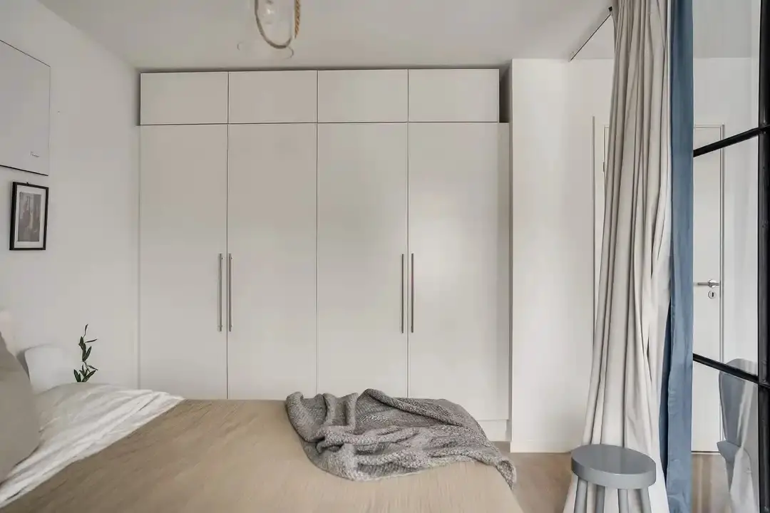 瑞典马尔默 54m2 公寓 | 玻璃卧室与温馨海景-12