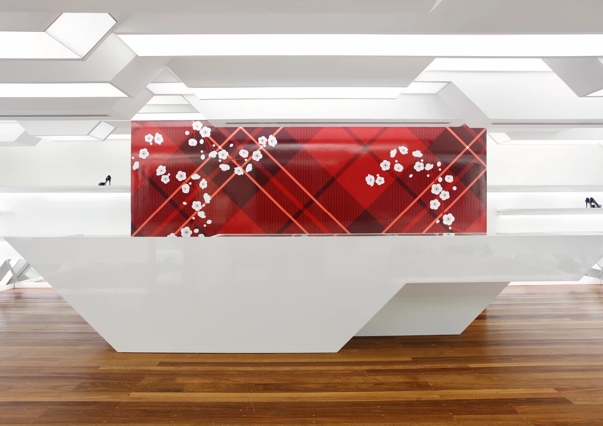 QUEEN SHOES STORE Guilherme Torres-0