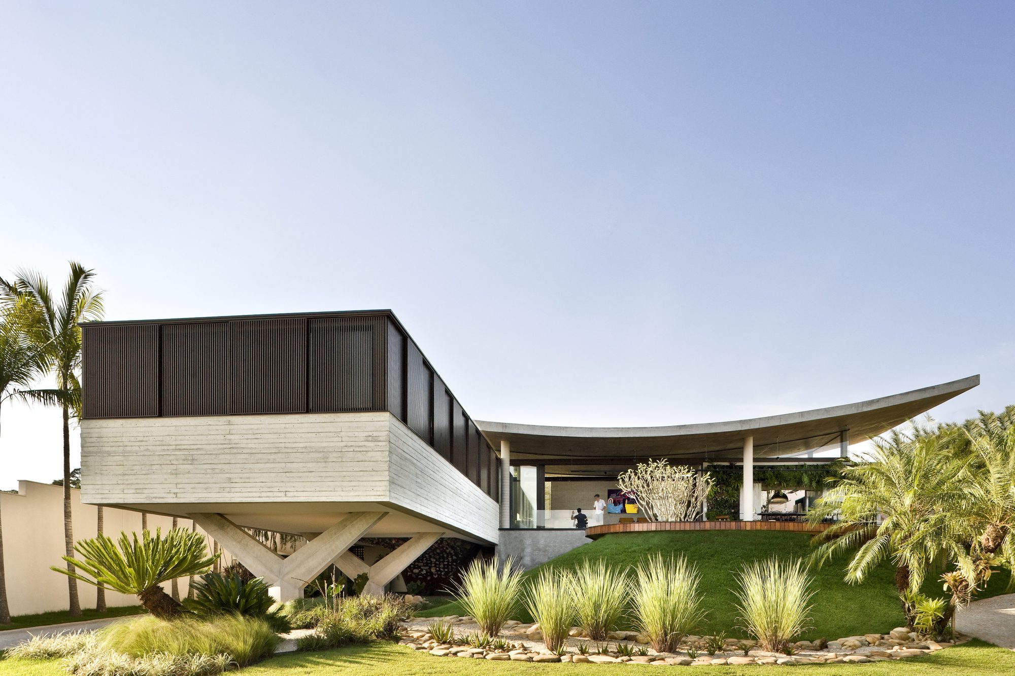 巴西 Goiânia 别墅 | “攀爬之屋”融入自然,展现个性-19