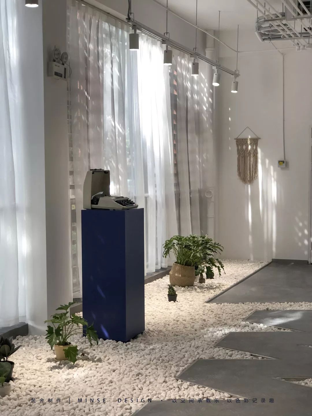 杭州富春江畔的克莱因蓝商业空间-25