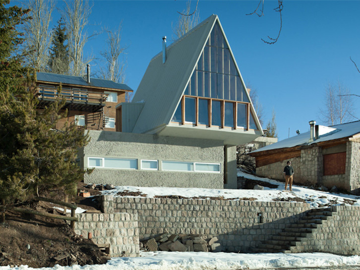 智利 A 字形尖顶别墅 | 山地建筑的简约之美-11