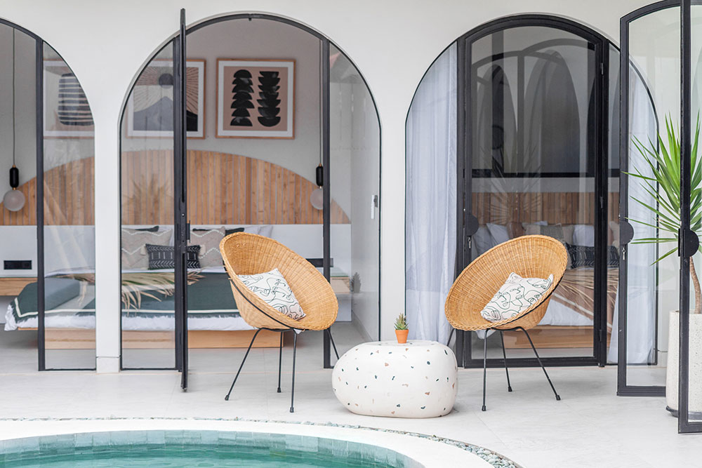 巴厘岛假日别墅 | 弧形与绿植的时尚设计-28