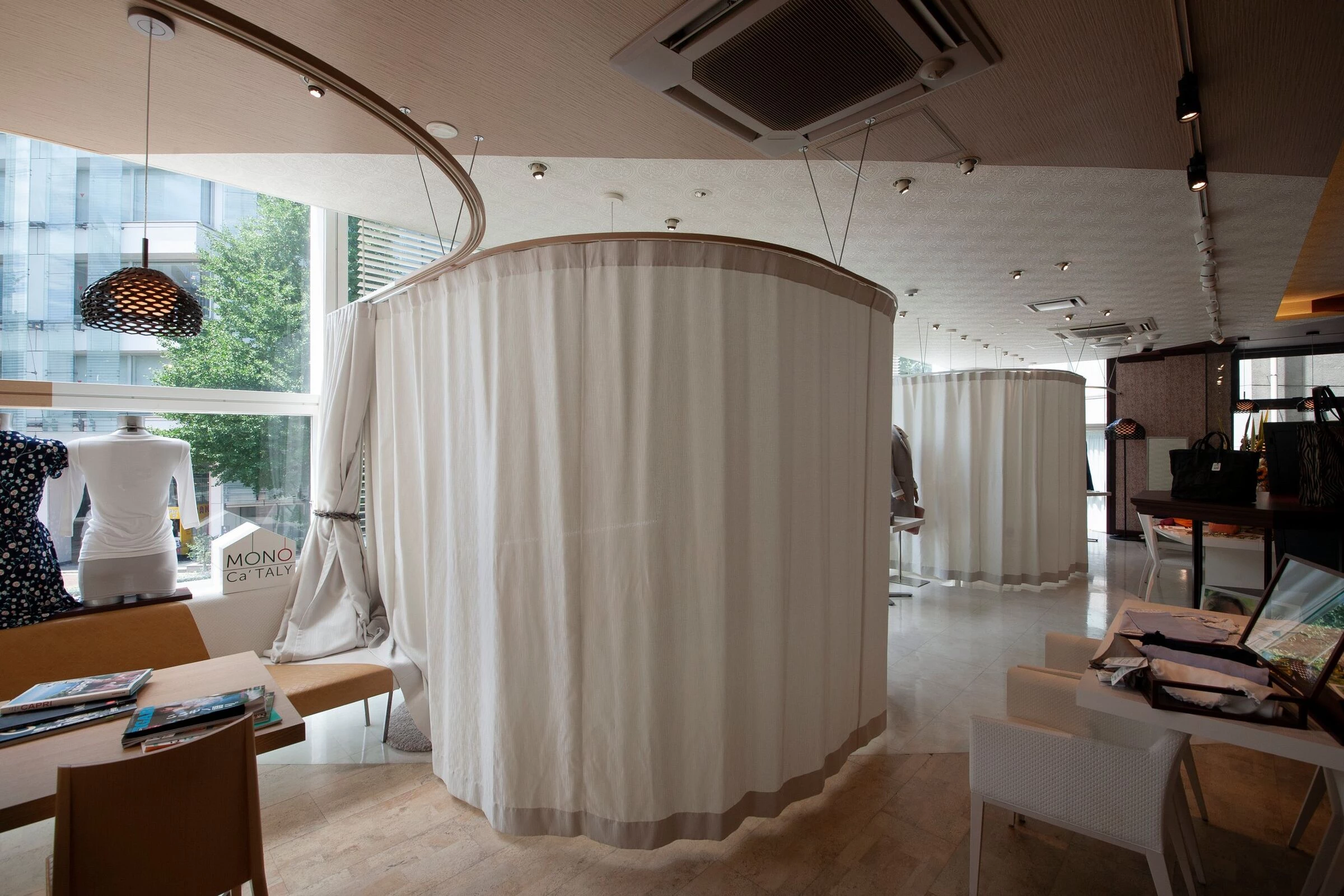 东京阳光试衣间酒廊-17