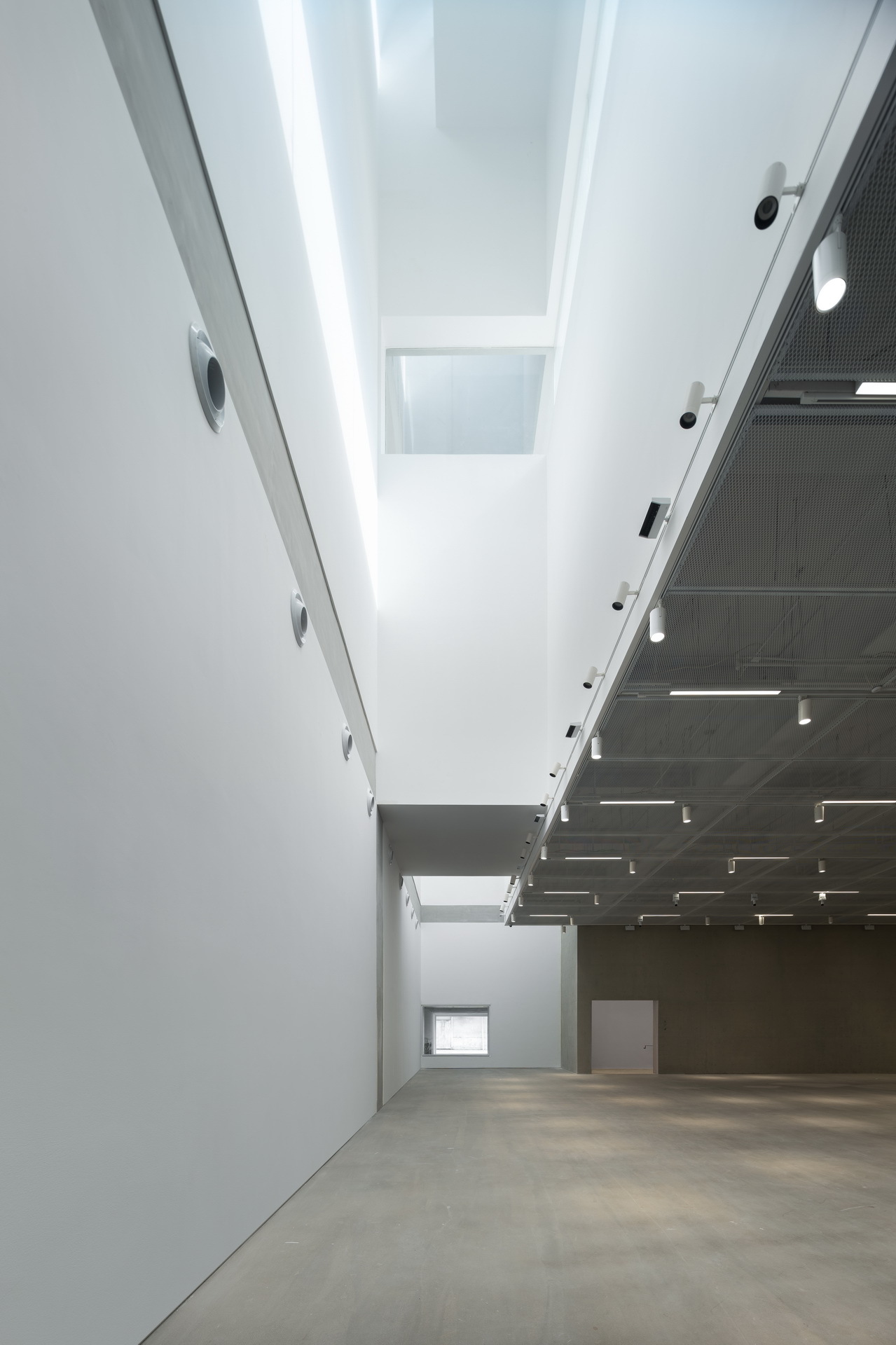The Opened “White Box” Art Museum, OCAT-B10丨中国深圳丨MENG YAN | URBANUS-56