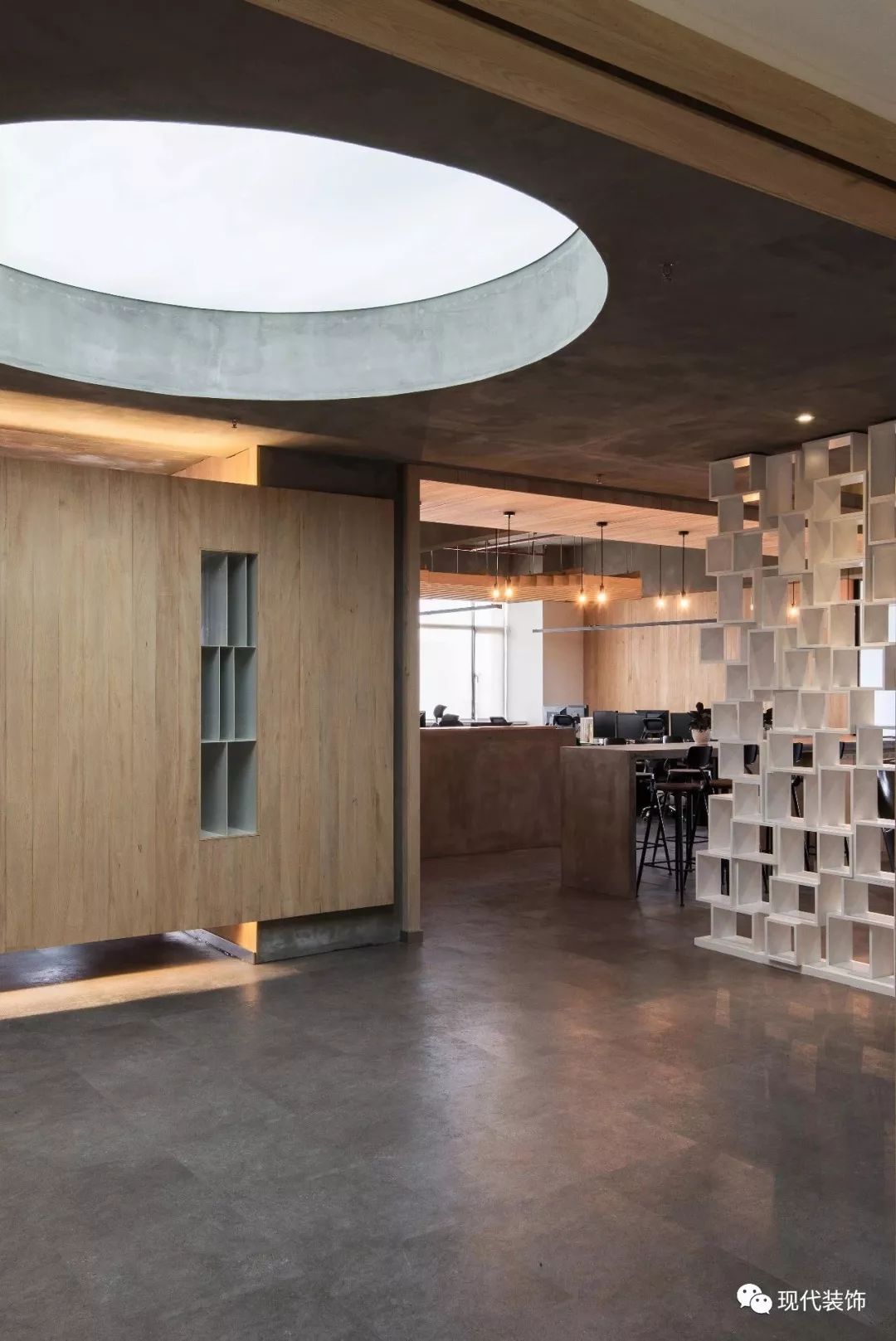 昆明中鸿联合建筑办公室 | 水泥与木质的简约魅力-2