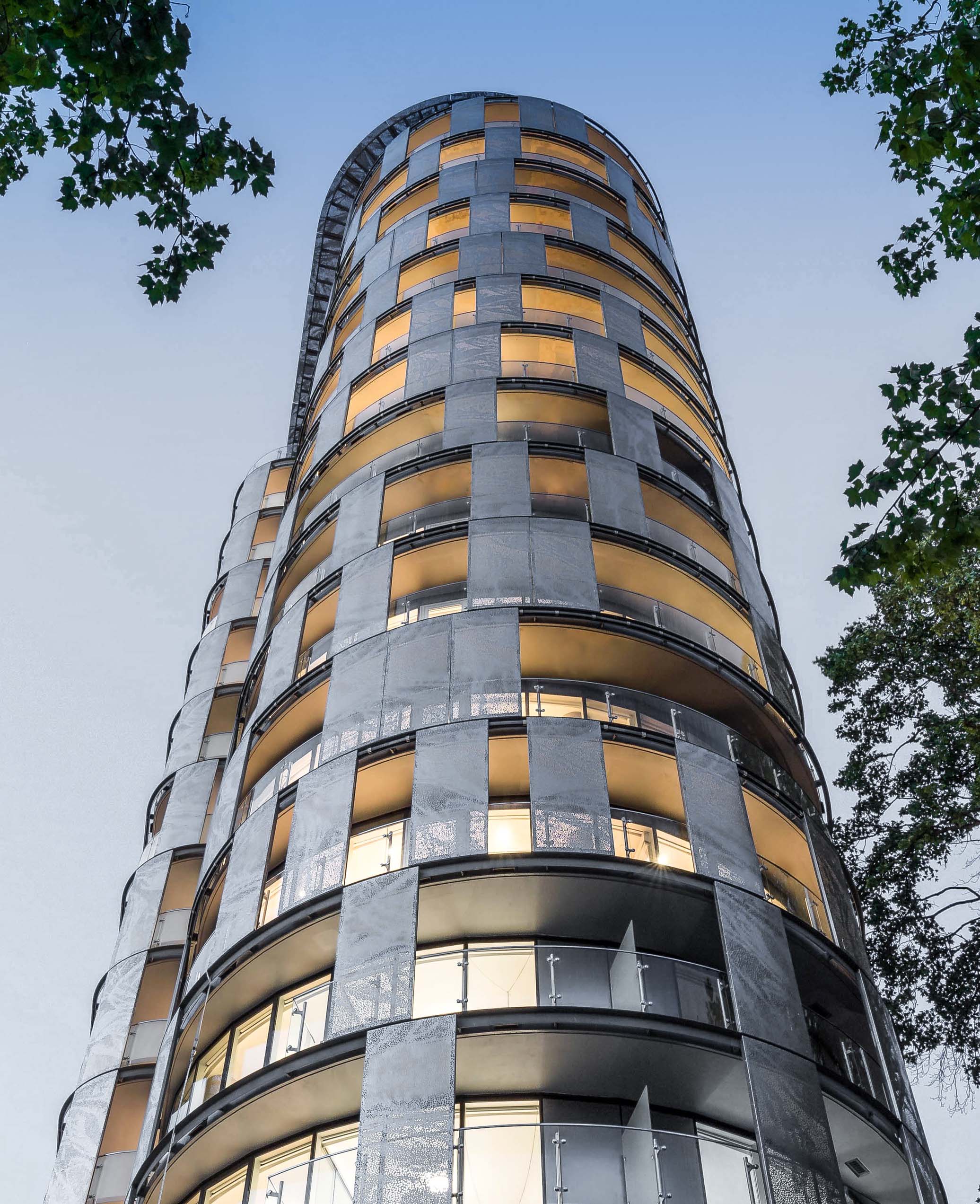 {{ project.post_title }}-2