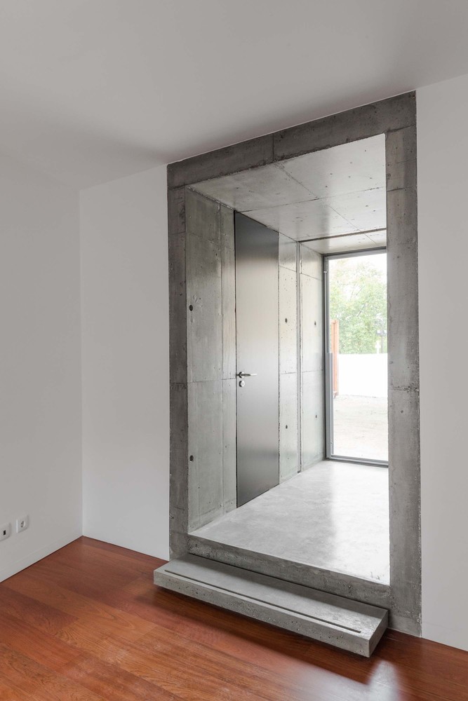 里斯本洛里什住宅 · 旧建筑新生命,彩色空间营造生活美学-36