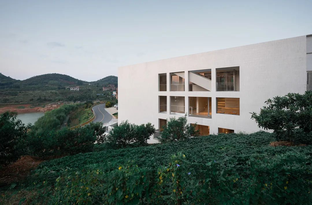 乡村梯田中的光影酒店 · 棠之酒店丨中国郴州丨米凹工作室-8