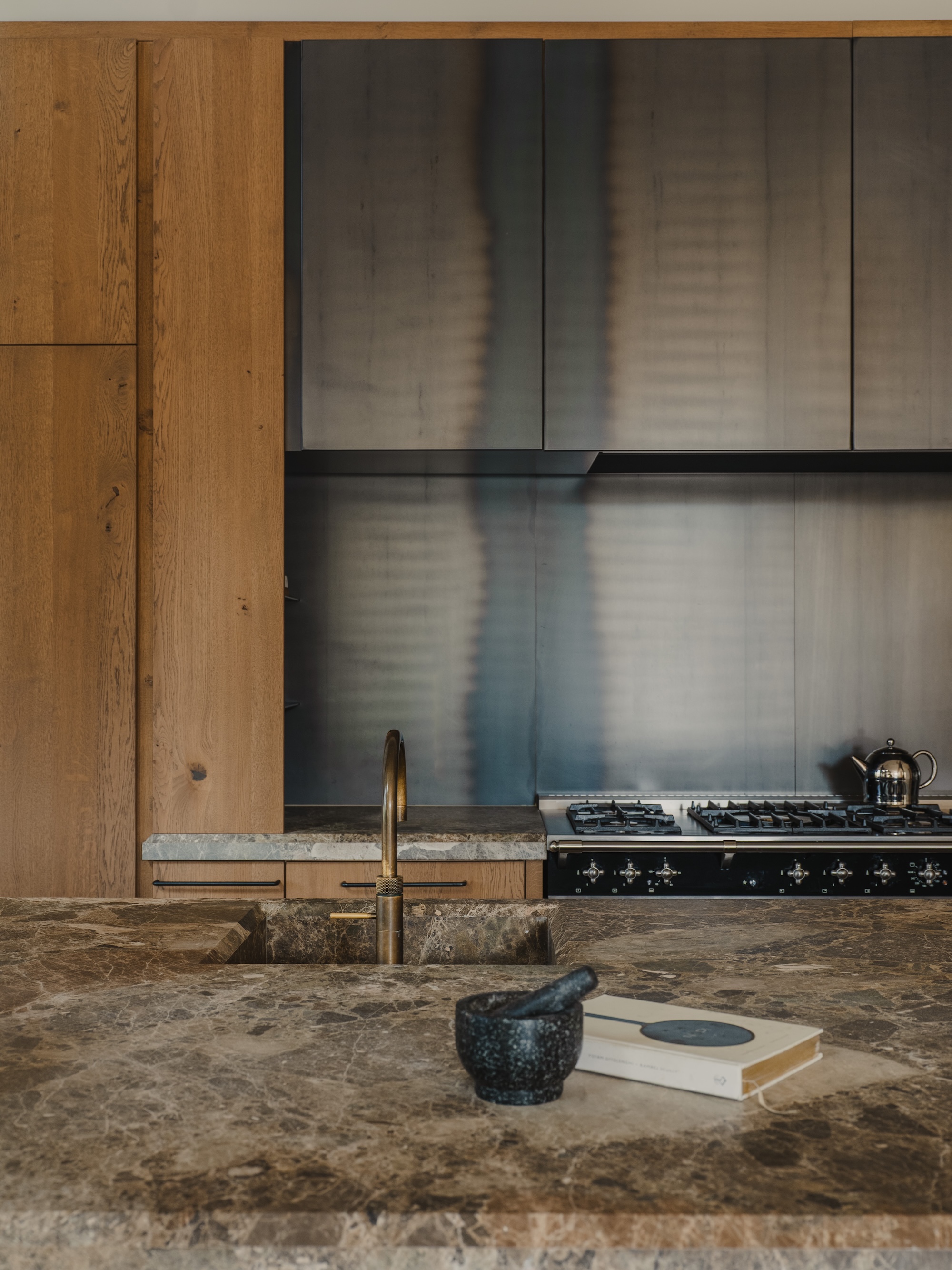 你提供的EGINSTILL可能并不是一个正确的英文单词，请你检查该内容是否准确，以便我为你完成整句的准确翻译目前仅Authentic charm可翻译为真正的魅力 丨荷兰阿姆斯特丹-11