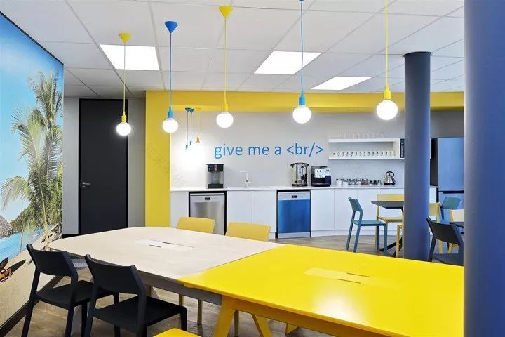 南非约翰内斯堡 Dynamic Technologies 办公室设计 | 活力四溢的多彩空间-8