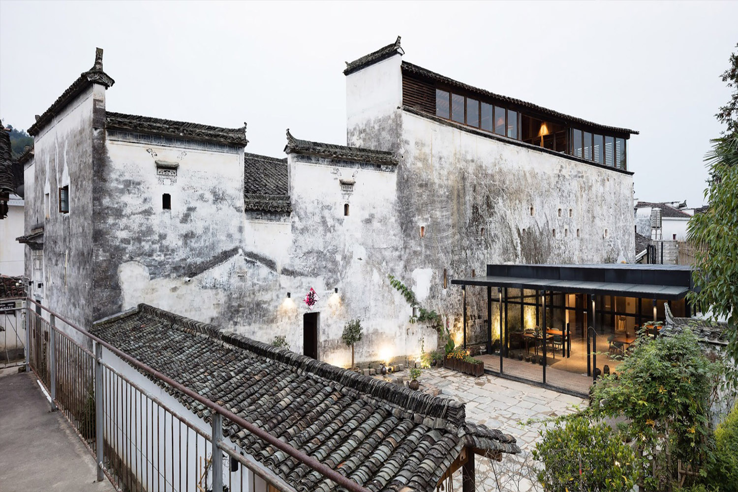 一座近三百年徽派老建筑改造的民宿酒店-3