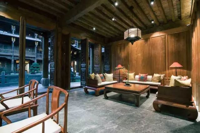 这家合院式精品酒店，拥有中国最大的剑川木雕群落-10