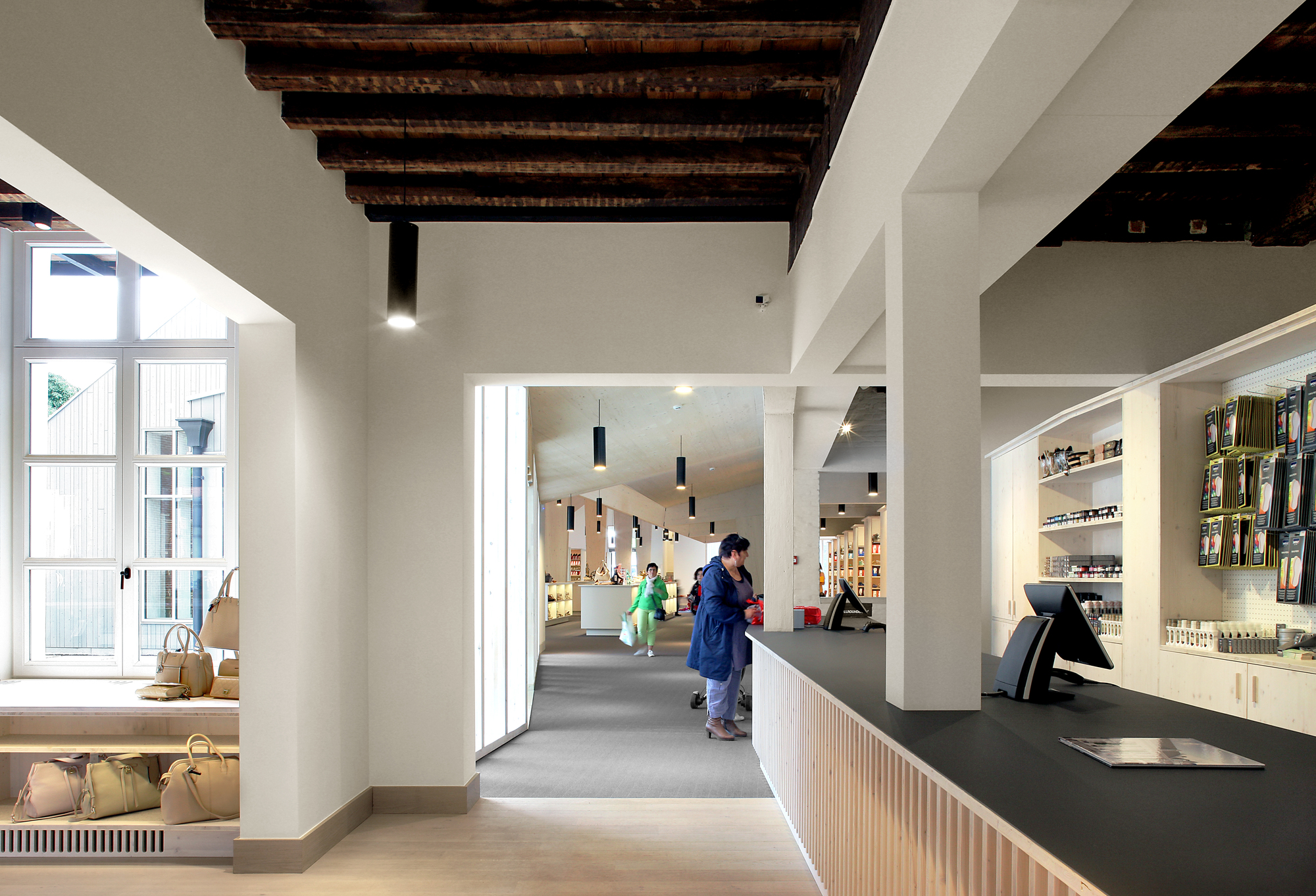 Pedico Shop / murmuur architecten + Robbrecht & Daem architecten-26