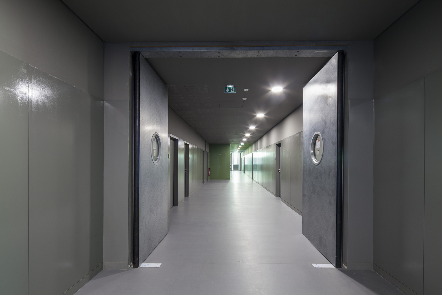 法国尼斯 Simone Veil 中学,融入环境的和谐设计-49