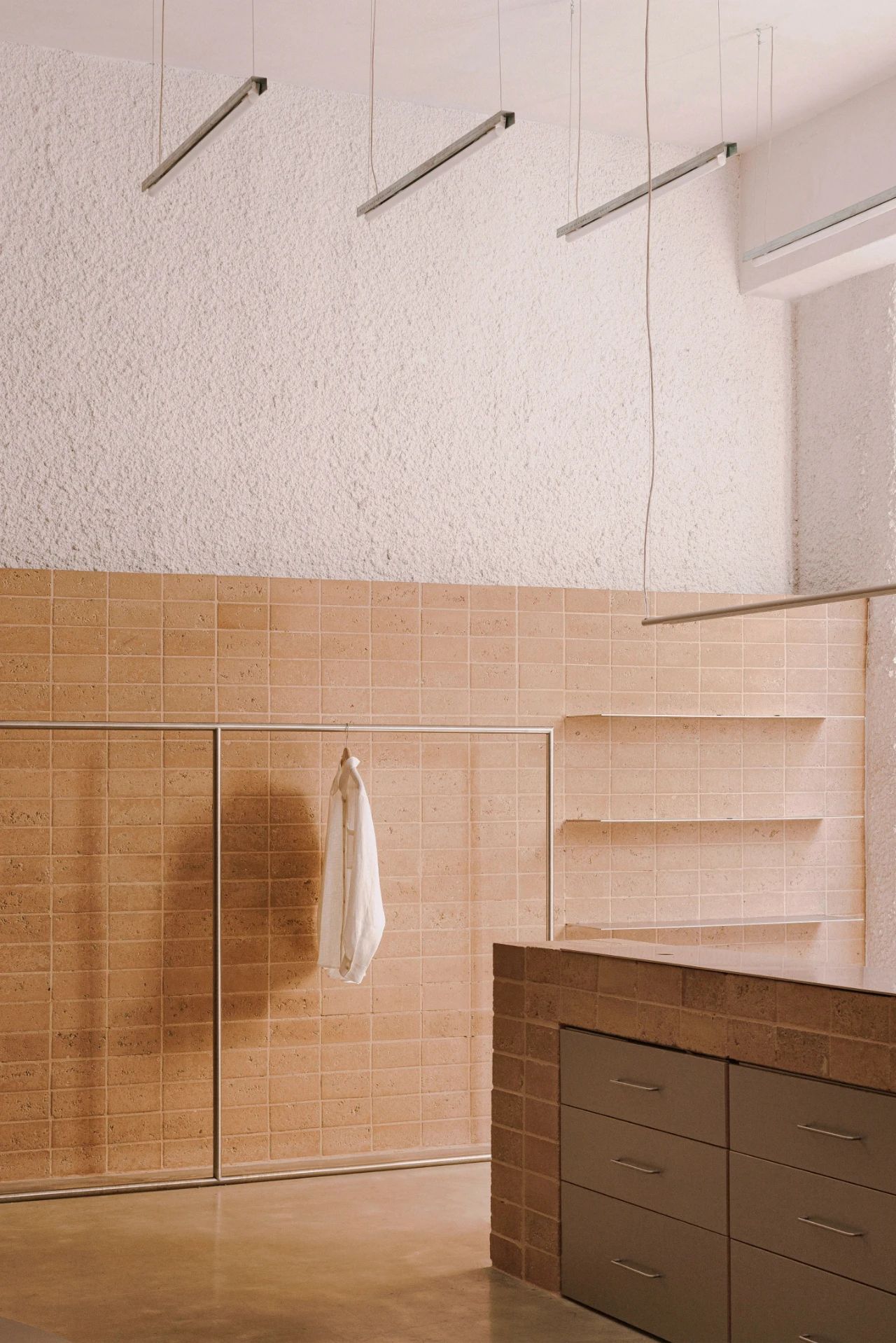 Neutrale 在巴塞罗那的第一家店丨西班牙巴塞罗那丨estudio DIIR-15