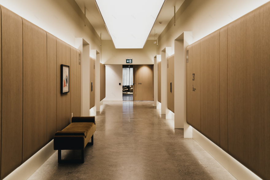 现代科技与自然元素融合的办公室设计丨加拿大丨McKinley Studios-10