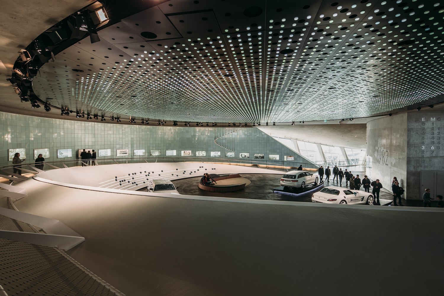 奔驰博物馆 | 混凝土奇迹，寓教于乐的互动空间-27