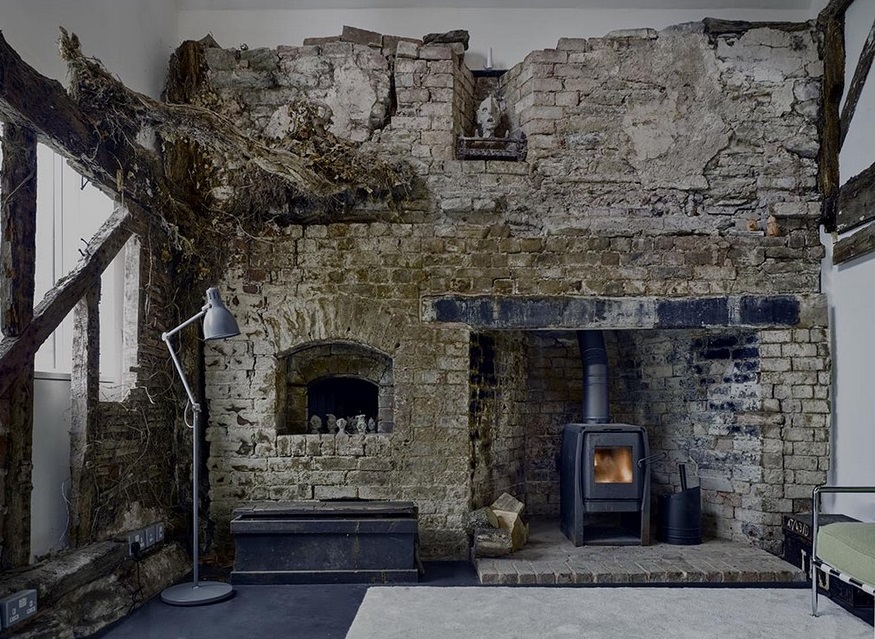 The Remains of an XVII Century Cottage Encapsulated in a Modern Home-0