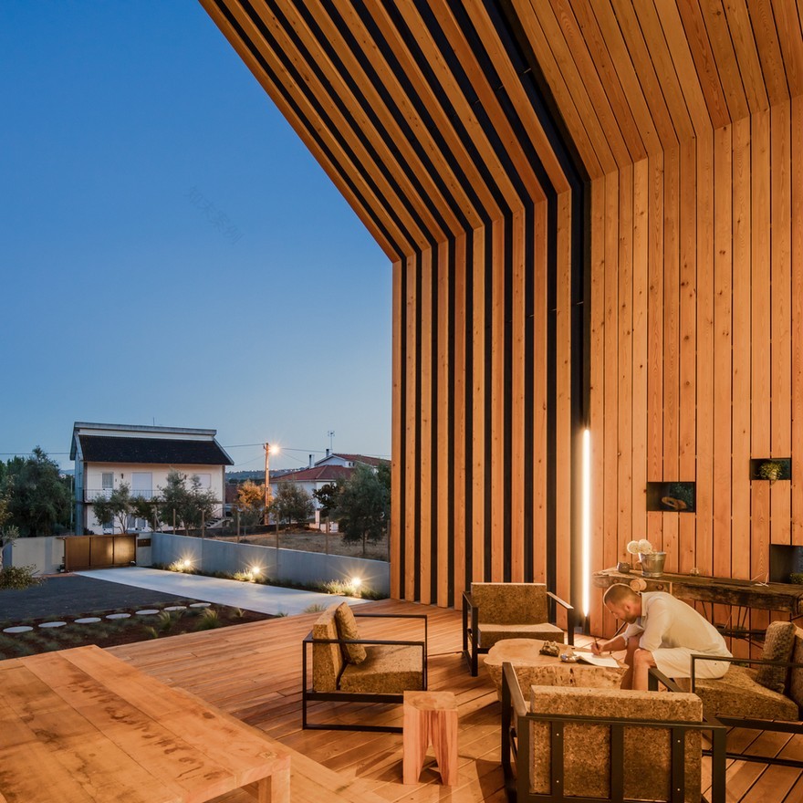 Beautiful Monolithic Home Built of Prefabricated Black Concrete Panels-27