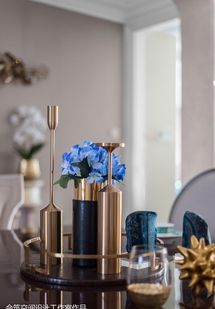 轻奢生活空间,金属质感与色彩的完美融合-18