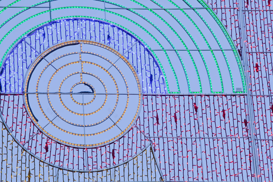 色彩几何的环保圣诞· Teresa Sapey 照亮马德里奢华街区-17