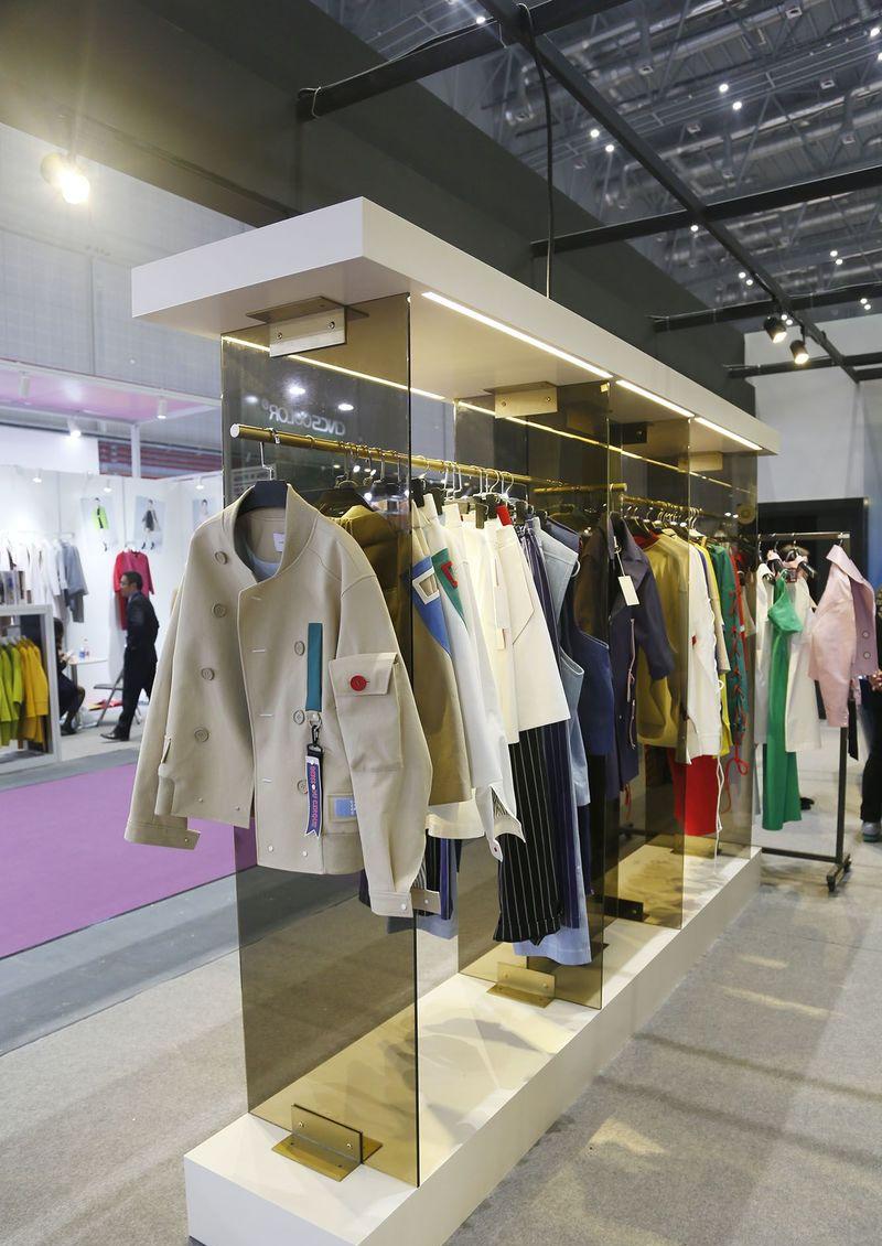 韩国Koudee买手店2015上海CHIC展自然简约展厅设计-3