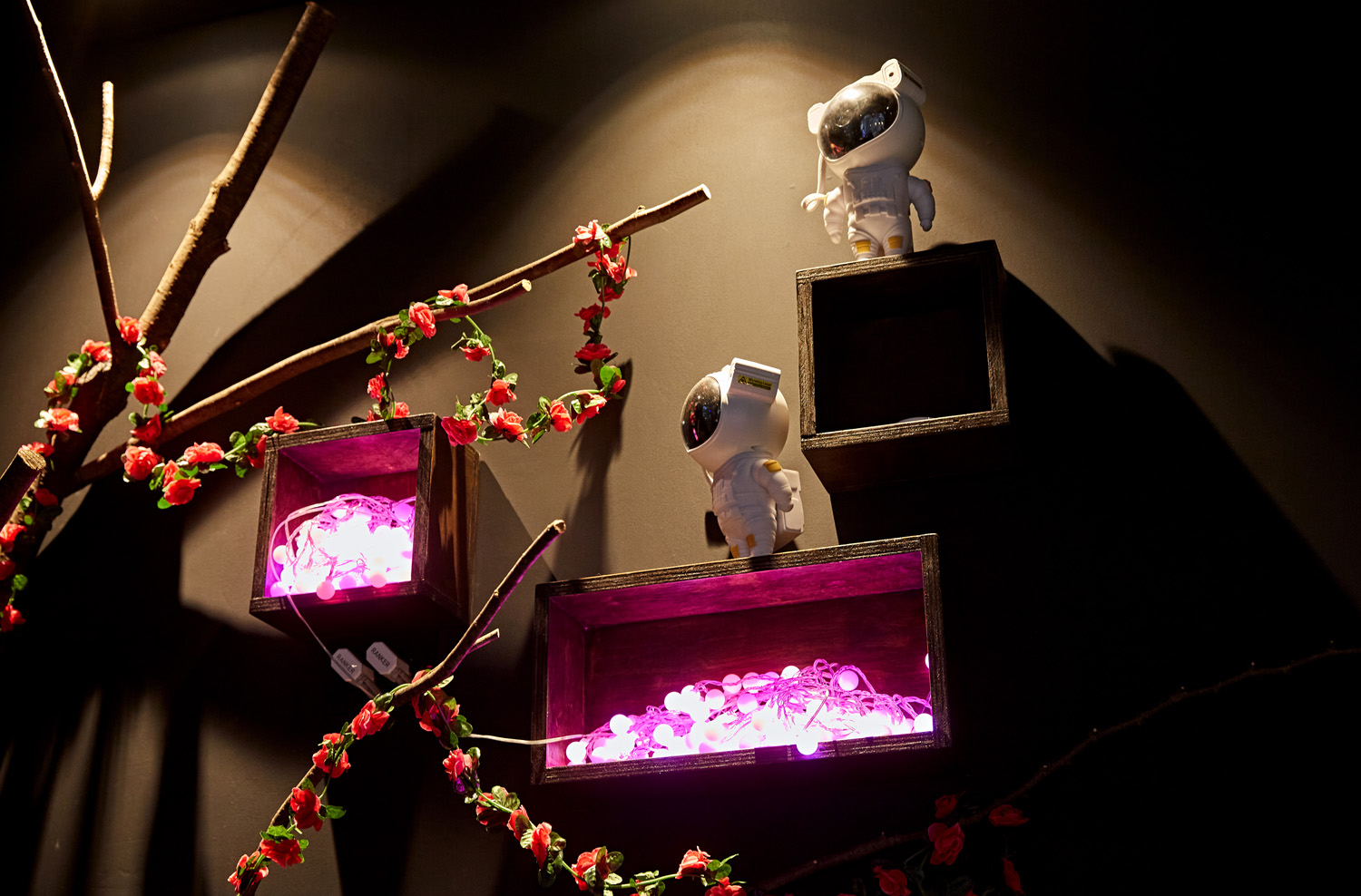 黑色乡村风格的 16 平米小酒馆设计-13